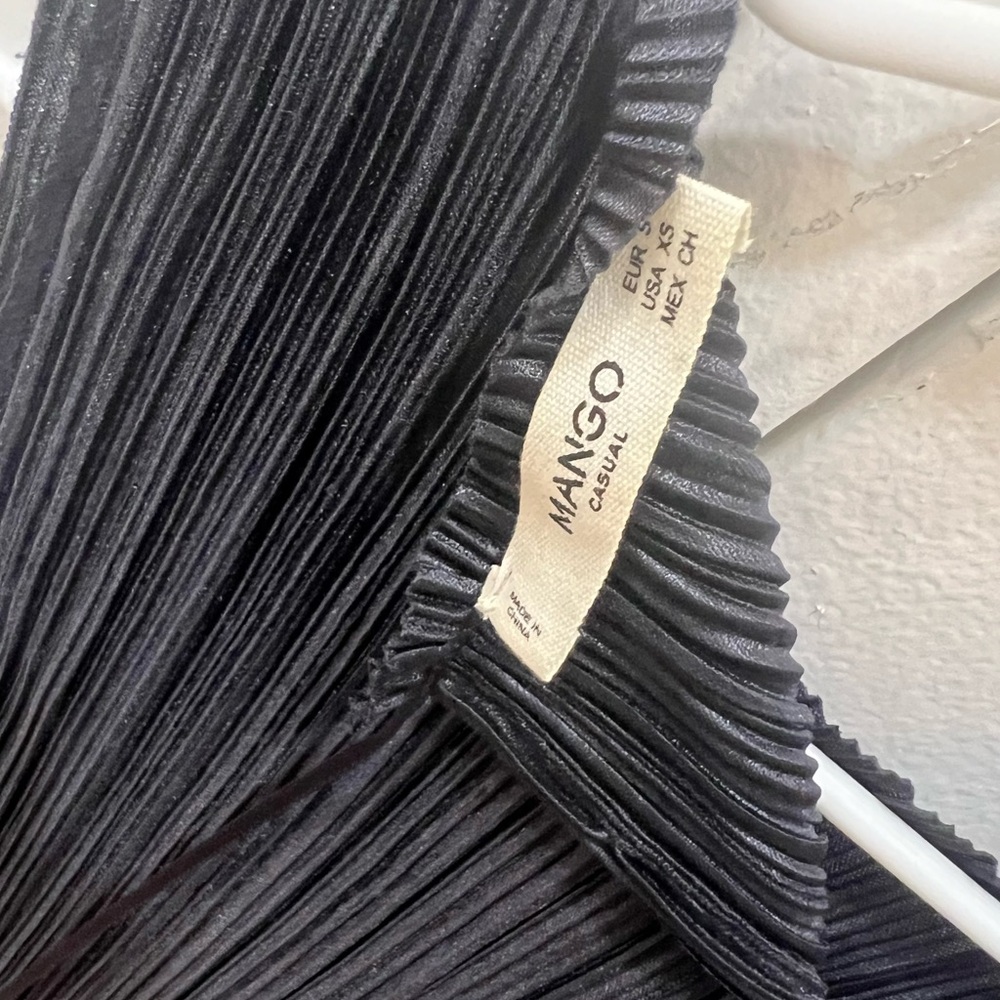 Mango pleated top dark navy in size XS - Picture 3 of 3